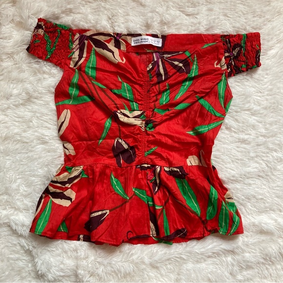Zara red floral off shoulder cropped ruffle shirt - Picture 5 of 14